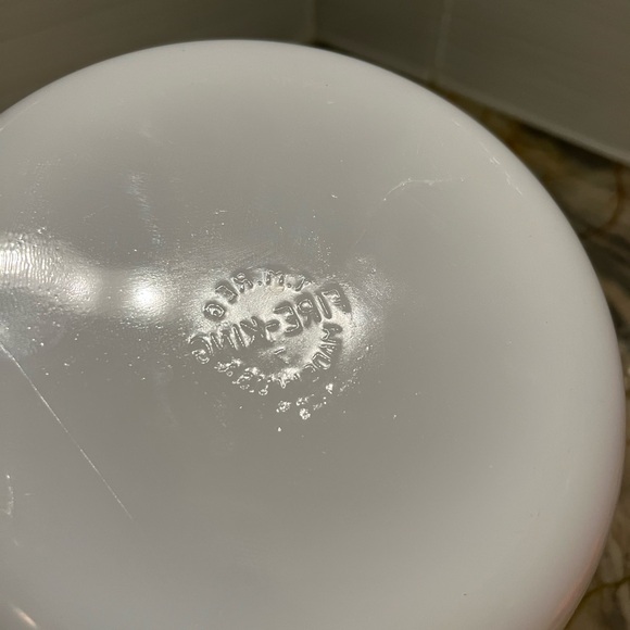 Vintage Fire King Primrose Casserole Dish No Lid Small Chip Under Rim 1 Quart - Picture 5 of 9